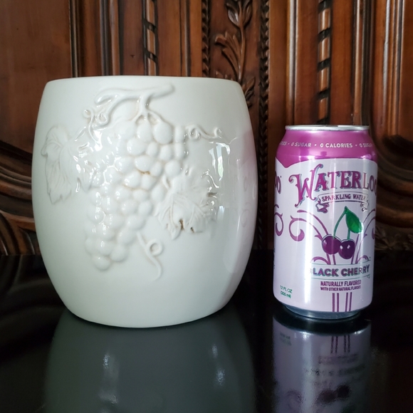 🍇Ceramic Godinger Ivory🍇 Grapes & Leaves Cachepot/Wine Bottle/Utensil Holder - Picture 4 of 7